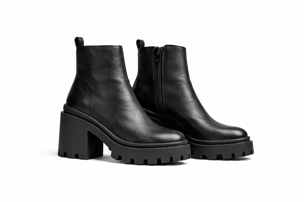 BOTAS CORTAS SUELA GRUESA