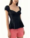 BLUSA CON FRUNCIDO EN EL PECHO Y MANGAS CORTAS ABULLONADAS