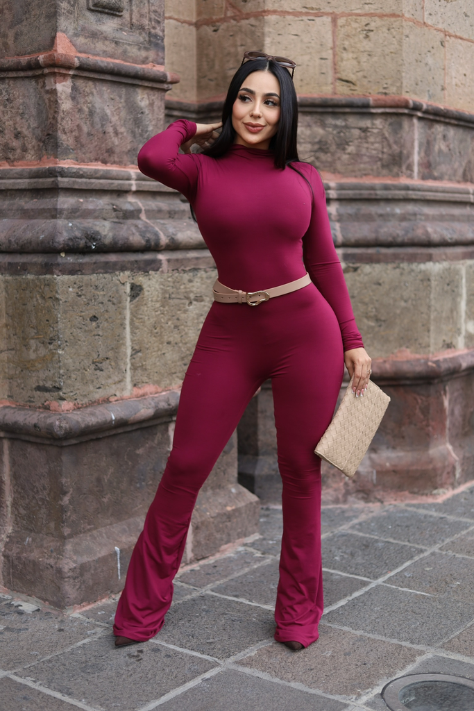 ENTERIZO ACAMPANADO CIERRE ATRÁS 