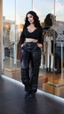 PANTALON VIBRANT CARGO VINIPIEL TONO NEGRO 