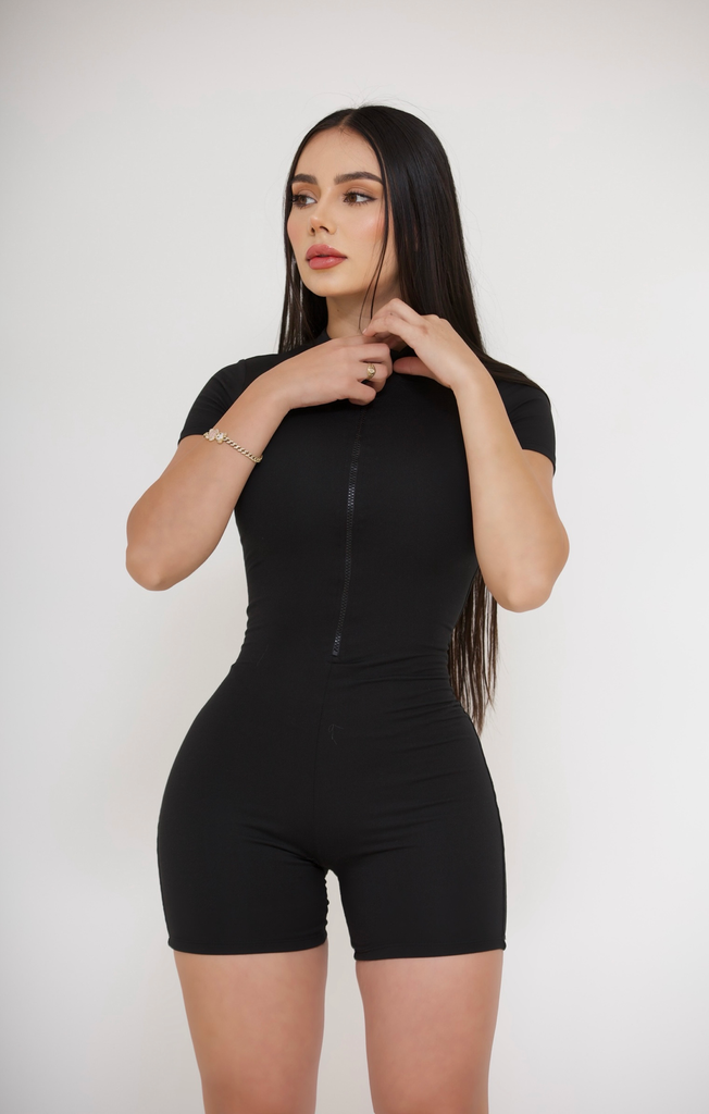 ROMPER BASICO MANGA CORTA CON CIERRE