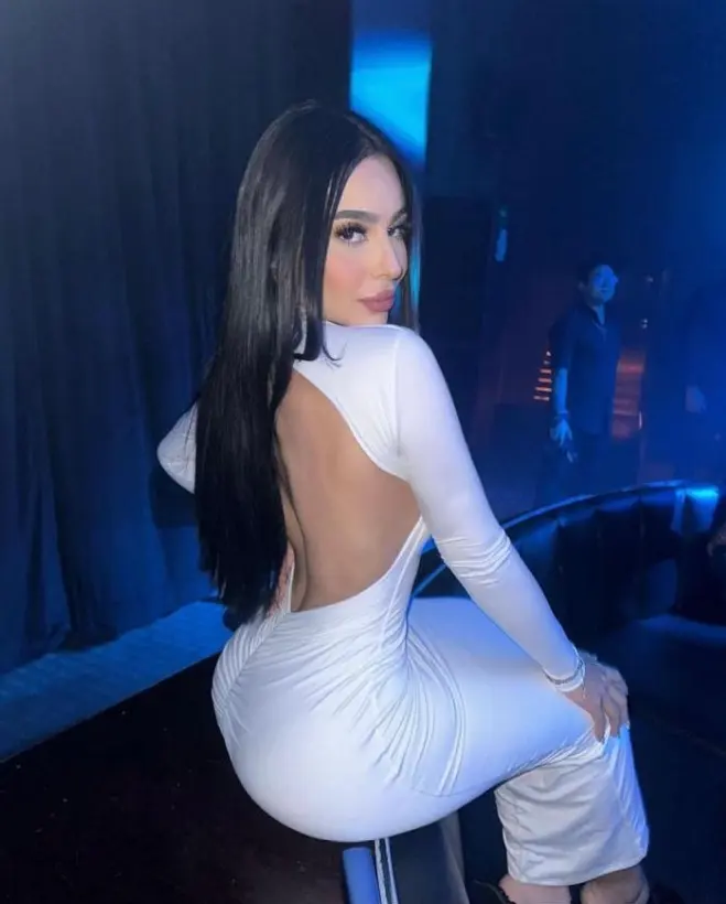 VESTIDO BASICO CON ESPALDA DESCUBIERTA MANGA LARGA Y PUSH MIDI