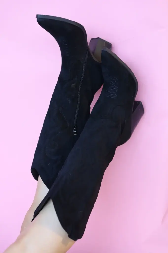 BOTA ALTA DE GAMUZA NEGRA