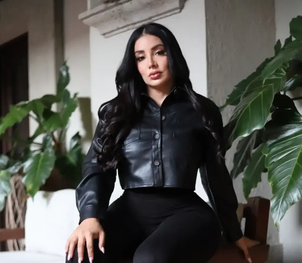 CHAMARRA VINIPIEL CON BOTONES