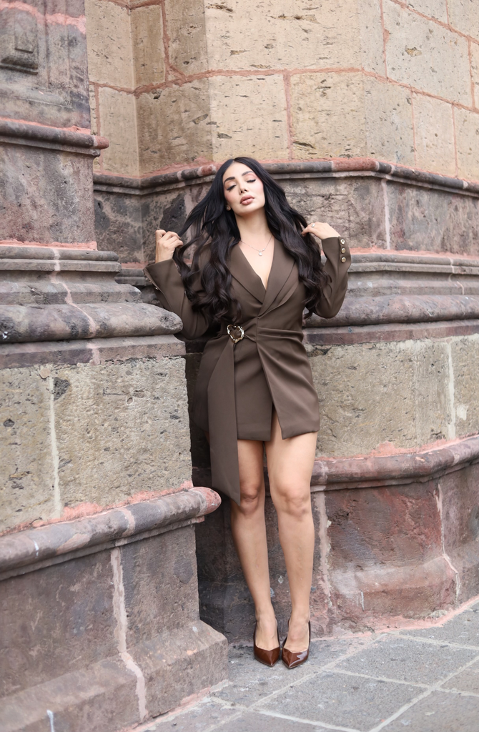[SACO VOGUE VIBES Q1135 CON FAJO S CAFE] BLAZER CON CINTURON QUE SE ANUDA EN LATERAL (Café, S)