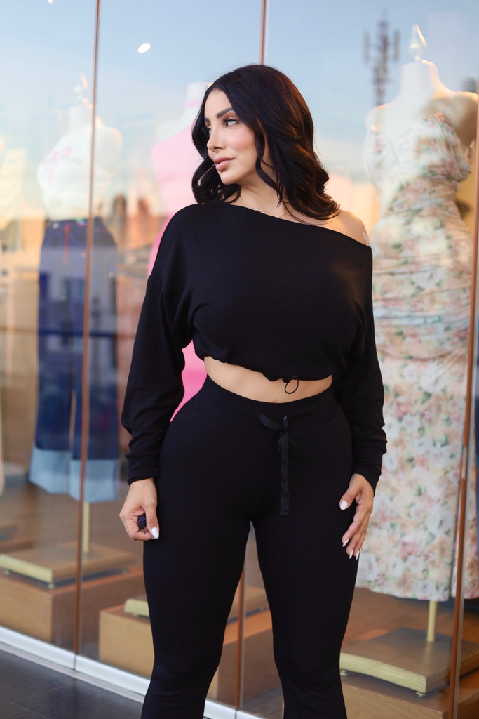 [SET LOVE POEM JOLIE-10P 16LPS PANTS CAMPANA S NEGRO] SET TOP CORTO MANGA LARGA CON CUELLO BARCO Y PANTALON CAMPANA  (S)