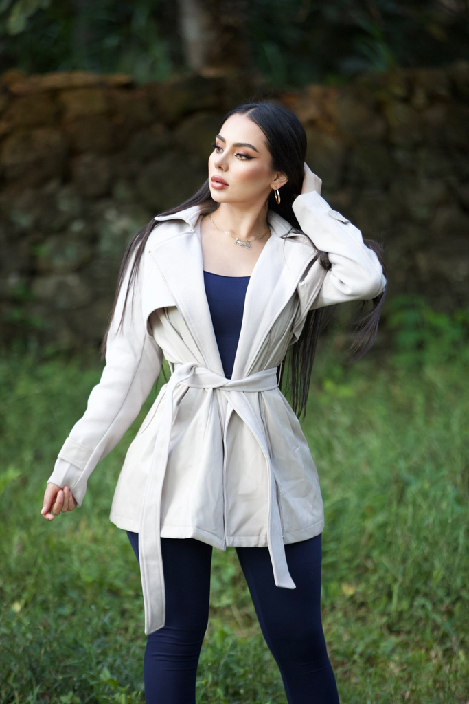 GABARDINA CORTA CON VINIPIEL Y TELA 