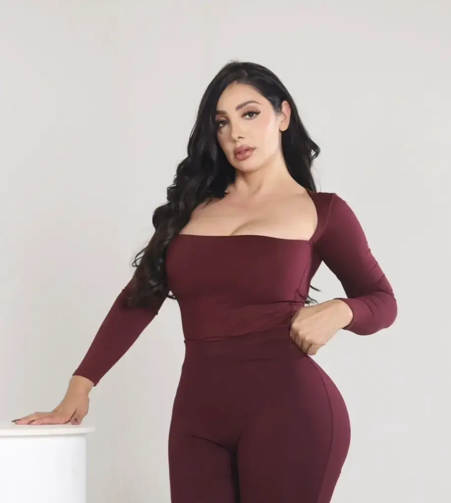 BLUSA BASICA ESCOTE PROFUNDO CUADRADO MANGA LARGA