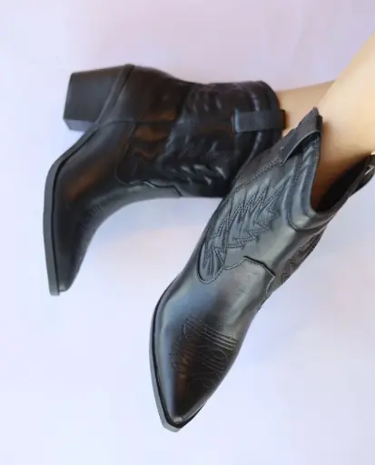 BOTAS CORTAS VAQUERAS NEGRO 