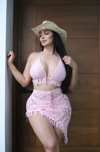 SET BIKINI Y FALDA A CROCHET CON TOP TIPO HALTER Y MINIFALDA CON FLECOS