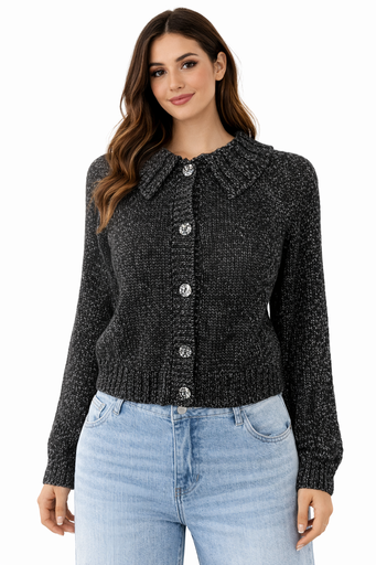 SUETER CON BOTONES FRONTALES CON CUELLO Y TEJIDO CON HILO PLATEADO 