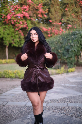 ABRIGO CORTO DE PELUCHE