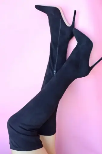 BOTA ALTA DE GAMUZA NEGRA