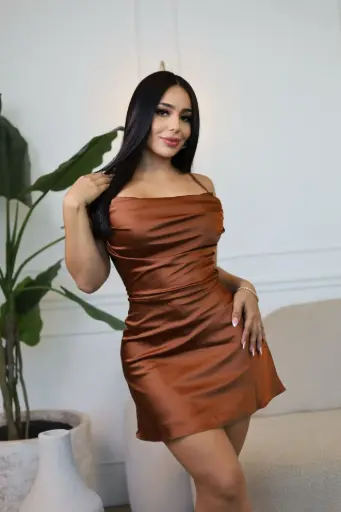 VESTIDO SATIN MINI ESCOTE DRAPEADO ESPALDA ABIERTA