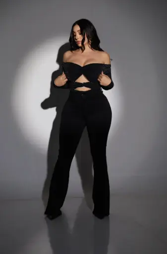 BODY MANGA LARGA HOMBROS CON NUDOS QUE FORMAN ABERTURA ALFRENTE