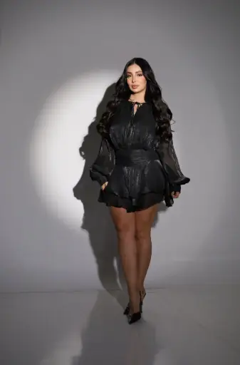 VESTIDO CORTO DE OLANES 