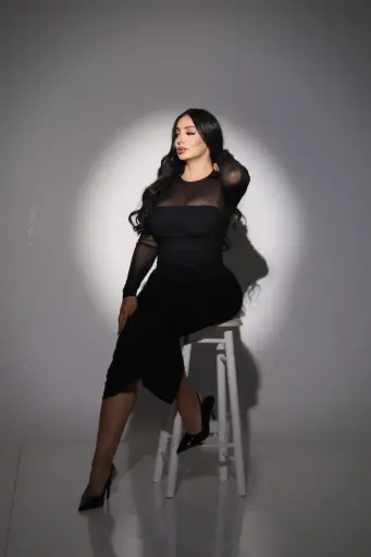 VESTIDO MESH MIDI FRUNCIDO CON ABIERTA MANGA LARGA TRANSPARENTE